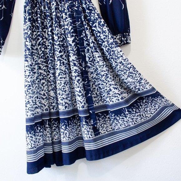 vintage blue and white dress, floral dress - Picture 5 of 6